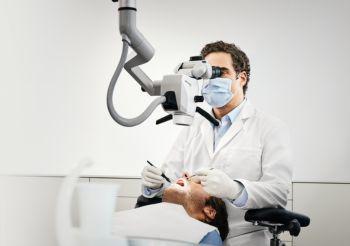 Localización de conductos, ergonomía y microscopía en Endodoncia