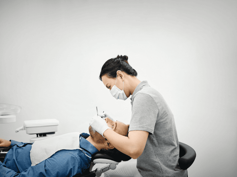 Webinar: Tratamientos Periodontales en Zonas Estéticas con Microcirugía Periodontal